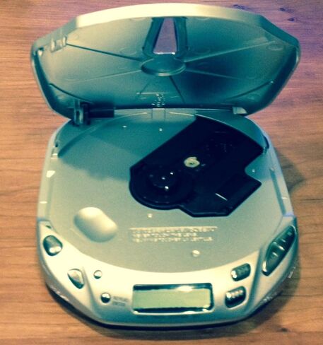 Sony DE451 Discman Portable CD Player in Saudi Arabia