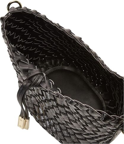 حقيبة كروس ناعومي للنساء من كالفن كلاين in Kuwait