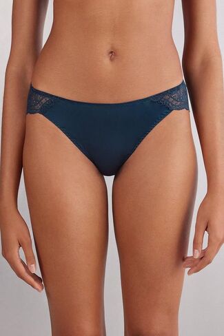 Woman's Lace and Silk Bikini Briefs in Kuwait