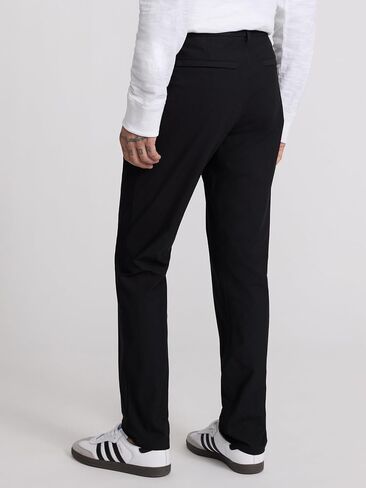 EXPRESS Mens Columbia Performance Slim Traveler Pant in Saudi Arabia