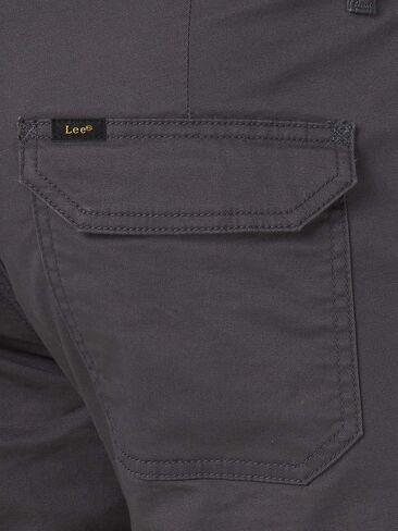 بنطلون كارجو مريح للغاية بقصة مستقيمة من نسيج تويل من سلسلة بيرفورمانس للرجال من ليي in Kuwait