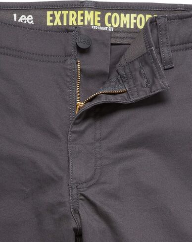 بنطلون كارجو مريح للغاية بقصة مستقيمة من نسيج تويل من سلسلة بيرفورمانس للرجال من ليي in Kuwait