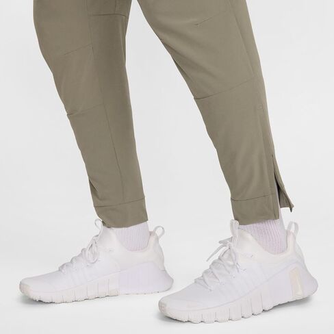 Nike Men's Dri-fit Unlimited Tapered Pants in Saudi Arabia