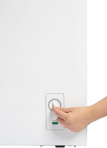 BLACK+DECKER 7.0 Cu. Ft. Chest Freezer, Holds up to 245 Lbs. of Frozen Food with Organizer Basket, BCFK706 in Kuwait