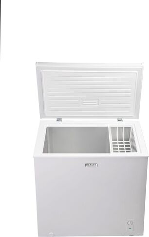 BLACK+DECKER 7.0 Cu. Ft. Chest Freezer, Holds up to 245 Lbs. of Frozen Food with Organizer Basket, BCFK706 in Kuwait