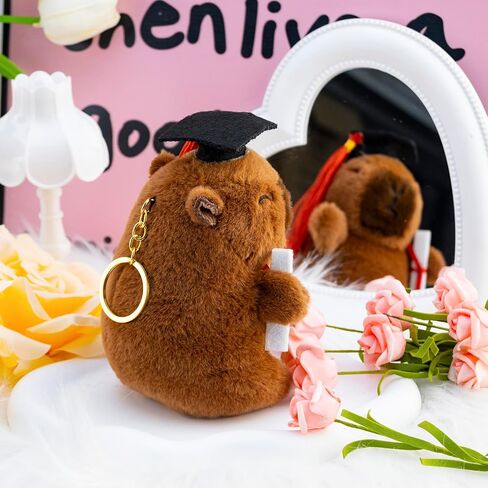 تخرج أفخم حشو حيوان لطيف Capybara keychain 2025 هدايا التخرج من أجله في كلية الثانوية كاوي كابيبارا الاشياء مع قبعة البكالوريوس والتمرير in Saudi Arabia