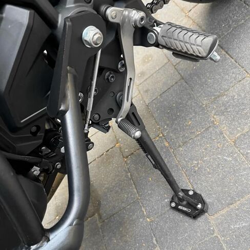 CNC متوافق مع 2025 Ninja 650 Ninja650 Z650 RS Z 650 2017-2023 2024 2025 دراجة نارية الركيزة على جانب قدم تمديد مقدمة لوحة الدعم (أسود) in Saudi Arabia