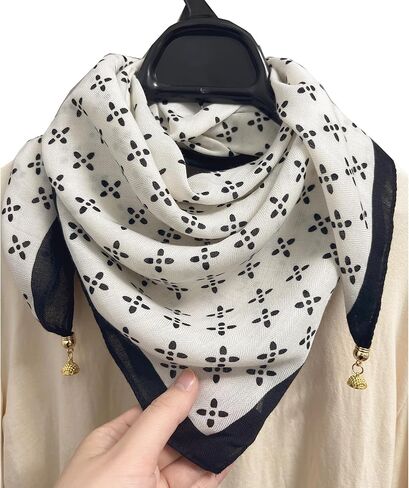 Women's Scarf Magnetic Clasps Winter Stylish and Versatile Neck Scarf Warm and Cozy 27.5 * 27.5 Inches in Saudi Arabia