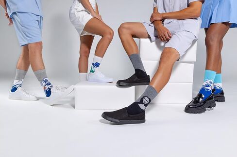 Hot Sox Men's Famous Artist Series Novelty Crew Socks, Wave (Blue/Navy), Shoe Size: 6-12,sock size: 10-13 in Saudi Arabia