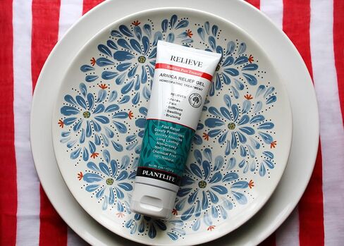 Plantlife Arnica تخفف من Balm - المصنوع من Arnica و 100 ٪ من الزيوت الأساسية النقية - تخفيف المنتجات هي حل مثلية للاستخدام اليومي - يعمل بسرعة وفعالية - مصنوعة في كاليفورنيا in Kuwait