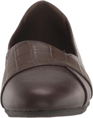 Easy Street Women's Bessie Sneaker in Saudi Arabia