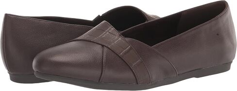 Easy Street Women's Bessie Sneaker in Saudi Arabia