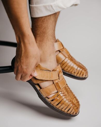 المكسيك En La Piel المصنوع يدويًا للرجال الصياد Huaraches Huaraches-جلد أصلي ، حزام قابل للتعديل وربط الحلقة ، تصميم مغلق ، أحذية زلة غير رسمية ومريحة-متوفرة في Tan و Moka in Kuwait