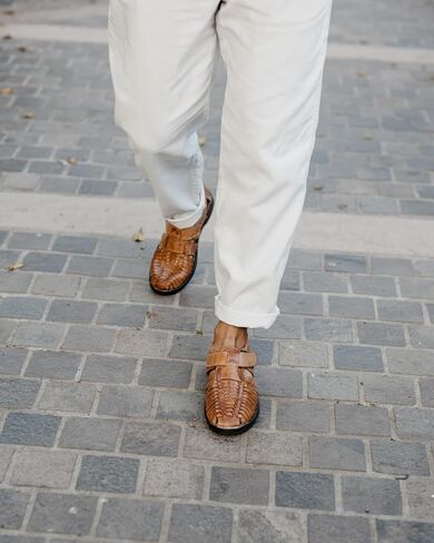 المكسيك En La Piel المصنوع يدويًا للرجال الصياد Huaraches Huaraches-جلد أصلي ، حزام قابل للتعديل وربط الحلقة ، تصميم مغلق ، أحذية زلة غير رسمية ومريحة-متوفرة في Tan و Moka in Kuwait