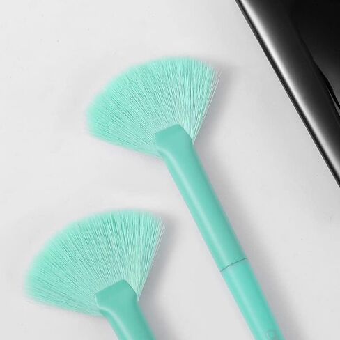 Docolor Fan Brush Face Makeup Brush Professional Highlighting Make Up Brushes Blush Bronzer Cheekbones Brush Soft Cosmetic Tool in Saudi Arabia