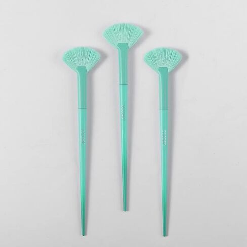 Docolor Fan Brush Face Makeup Brush Professional Highlighting Make Up Brushes Blush Bronzer Cheekbones Brush Soft Cosmetic Tool in Saudi Arabia