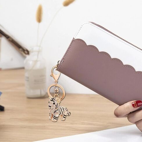 Tiger Keychain للنساء - سحر محفظة براقة مع سبيكة وحجر الراين - ملحق سلسلة مفاتيح أنيقة لعيد الميلاد in Kuwait