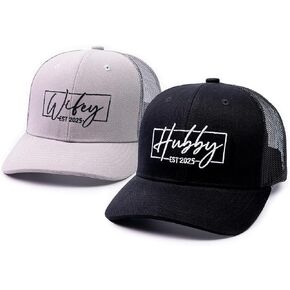 Hubby & Gifey EST 2025 Trucker Hat Set - مطابقة القبعات للأزواج ، هدايا دش الزفاف ، تذكار الزفاف ، حديثًا له وله.