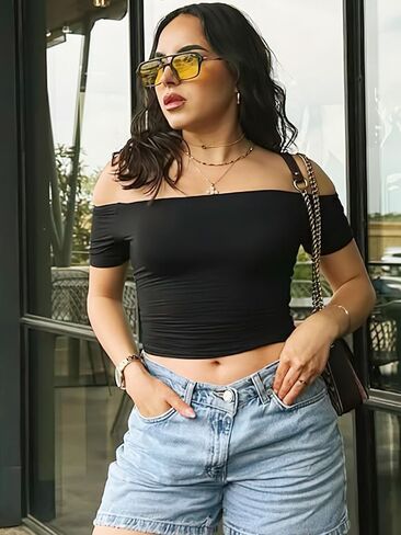 YEOREO Sophie Women's T-Shirts Off Shoulder Double Lined Fit Basic Going Out Cute Tee Short Sleeve Y2K Crop Tops in Kuwait