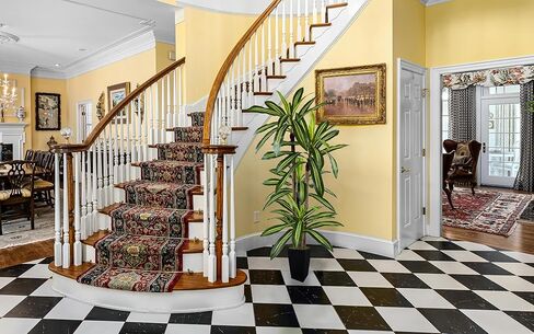 شجرة دراكاينا الاصطناعية 5 أقدام ، نبات مزيف مع زارع أبيض طويل القامة ، أشجار الأرضية اليوكا فو ، نباتات الحرير الاصطناعية للمكاتب المنزلية الداخلية ديكور هدية المنزل in Kuwait