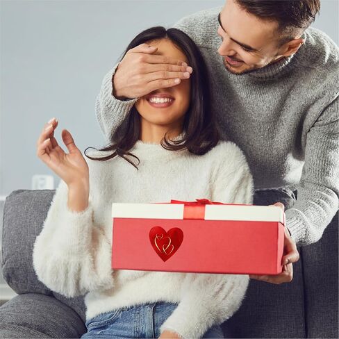 500 لون أحمر على شكل قلب 1.5 بوصة مع ملصقات معدنية ذهبية خاصة | 3 تصاميم مختلفة في لفة واحدة | مناسبة لملصقات تزيين الحفلات. in Saudi Arabia