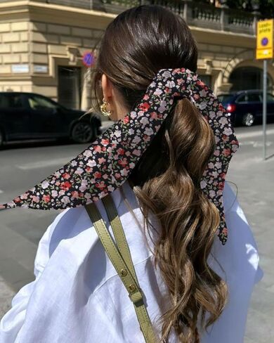 AWAYTR 4 Pcs Triangle Head Scarf Headband for Women Hair Bandanas for Women's Hair Boho Kerchief Headbands (White + Curry + Pink Crushed + Black Crushed) in Saudi Arabia