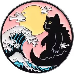 قطة أسود قطة كيتي كيتي ديناصور وحش لطيف Kawaii Mashup Hokusai Waves Wave Great Off Kanagawa Japan Art اليابانية صاخبة الشمس الصفراء 1.2 "شارة دبوس المينا