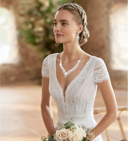 Wedding Jewelry Set for Bride Sparkly Rhinestone Prom Accessories for Women Jewelry Shiny Crystal Bride Bridemaid Prom Costume Necklace Earrings Bracelet Sets for Women in Saudi Arabia