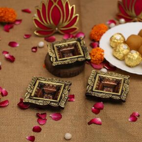 Pack of 4 Swastik Terracotta Diyas |Handicraft Handpainted Antique Diwali Diya Puja |Clay Diya| Natural Mitti Diya Set |Auspicious Gift | Diwali | Navratri| Festive Decorations