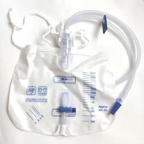 5 عبوات من أكياس تصريف البول مع حجرة مضادة للارتجاع، كيس بول للبالغين بحجم 2000 مل، حقيبة بولية احترافية للمساعدة الصحية في المنزل والمستشفيات in Kuwait