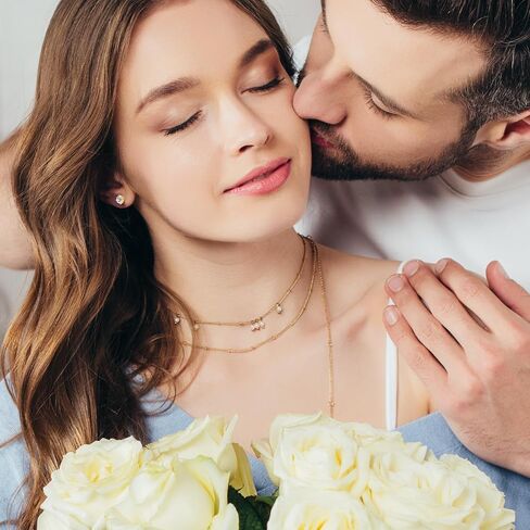 أقراط KRKC Moissanite ، أقراط مسمار الماس الموداء للنساء ، فضية جنيه استرليني مطلية 14 ألفًا ، وتصميم بلوم ، 2 قيراط V VVS1 ، Hypoallergenic ، هدية للزوجة ، أمي ، أمي ، لها in Kuwait