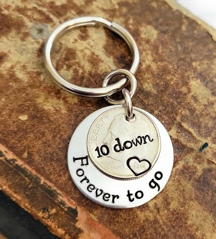 10 Down and Forever To Go on a Silver 2013 Dime الذكرى السنوية العاشرة لسلسلة مفاتيح هدية للرجال أو النساء in Kuwait