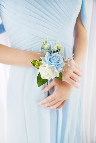 الفاتح الزرقاء الفاتحة و boutonniere مجموعة لحفل حفل زفاف ، وردة الاصطناعية زهرة المعصم الأساور ، والمعصم ، وثيقة ، و boutonniere للرجال زواج الزفاف ديكورات in Kuwait