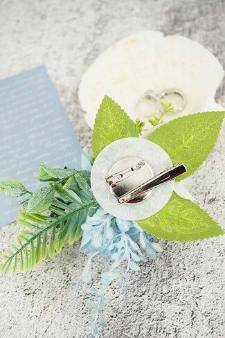 الفاتح الزرقاء الفاتحة و boutonniere مجموعة لحفل حفل زفاف ، وردة الاصطناعية زهرة المعصم الأساور ، والمعصم ، وثيقة ، و boutonniere للرجال زواج الزفاف ديكورات in Kuwait