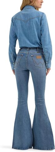 Wrangler Women's x Wilson Lainey Bell-Bottom, Daydream Wash in Saudi Arabia