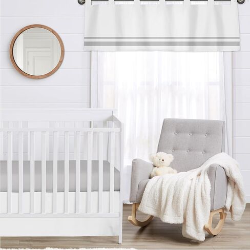 ستارة قصيرة عصرية للنوافذ باللونين الأبيض والرمادي من سويت جوجو ديزاينز in Kuwait