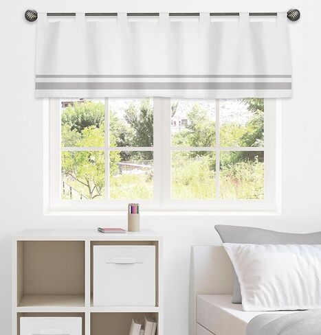 ستارة قصيرة عصرية للنوافذ باللونين الأبيض والرمادي من سويت جوجو ديزاينز in Kuwait