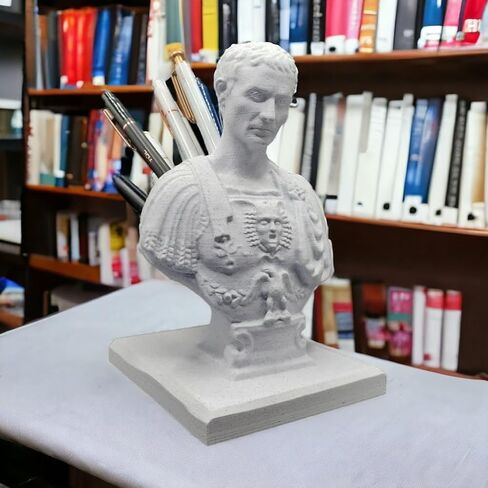 Julius Caesar Ides of March Pen - حامل أقلام الرصاص لمنظمي وملحقات مكتب تمثال يوليوس قيصر - أفكار حامل أقلام الرصاص لشهر مارس - حامل أقلام الرصاص لمنظمي مكتب المعلم المكتبي in Saudi Arabia