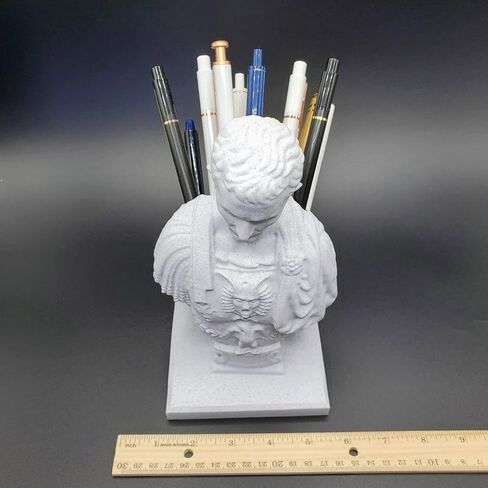 Julius Caesar Ides of March Pen - حامل أقلام الرصاص لمنظمي وملحقات مكتب تمثال يوليوس قيصر - أفكار حامل أقلام الرصاص لشهر مارس - حامل أقلام الرصاص لمنظمي مكتب المعلم المكتبي in Saudi Arabia