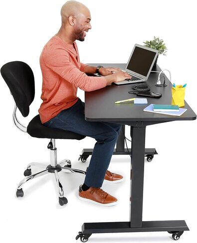 الوقوف بثبات قوة Tranzendesk | مكتب كهربائي قائم مقاس 55 بوصة مع شحن مدمج | ارتفاع قابل للتعديل للجلوس على مكتب الوقوف | محطة عمل إلكترونية قائمة بمنفذ تيار متردد ومنفذي USB (55/أسود) in Saudi Arabia