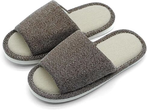 النعال الداخلية والخارجية في الهواء الطلق للنساء والرجال ، وأحذية منزلية لمفتوح الرغوة غير القابلة للانزلاق. in Kuwait