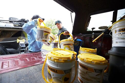 Frabill Dual Compartments Crawler Can, White and yellow in Saudi Arabia