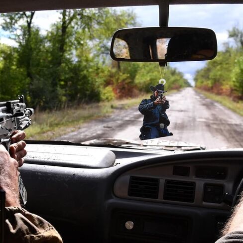 4 حزمة سيارة الهواء المعطر قلادة سحر شقة الاكريليك الرجال مع قبعة رعاة البقر مضحك سيارة الملحقات الداخلية مرآة الرؤية الخلفية شنقا زخرفة لمفاتيح السيارات حقائب الظهر الديكور مروحة الهدايا in Kuwait