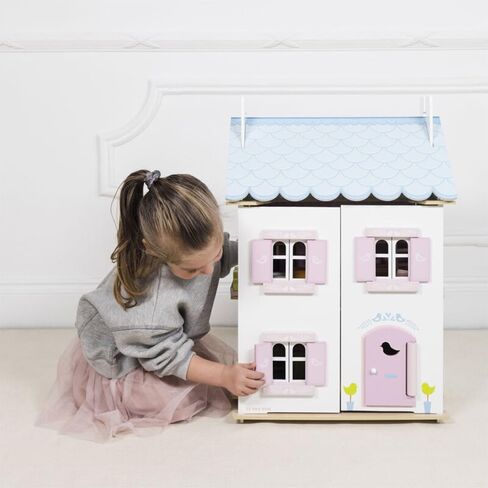 Le Toy Van - مجموعة لعب بيت الدمية الخشبية الرائعة المكونة من 4 طوابق في قاعة شجرة الكرز الرائعة للفتيات أو الأولاد | رائعة كهدية | مناسبة للأعمار من 3 سنوات فما فوق in Saudi Arabia
