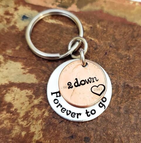 الذكرى السنوية لمدة عامين مع 2 Down and Forever To Go Key Chain Lucky Copper 2021 Penny in Kuwait