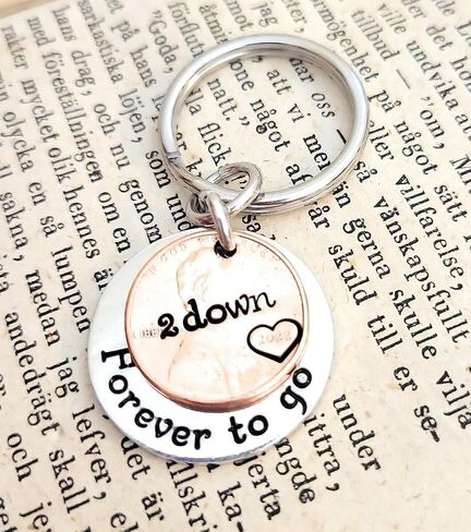 الذكرى السنوية لمدة عامين مع 2 Down and Forever To Go Key Chain Lucky Copper 2021 Penny in Kuwait