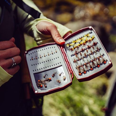 UMPQUA UPG صندوق الذبابة المصنوع من السيليكون لعطلة نهاية الأسبوع - خفيف الوزن ومتين ومتعدد الاستخدامات وذو سعة عالية وحافظة آمنة سريعة التحميل - منظم أدوات صيد الأسماك - صغير in Kuwait