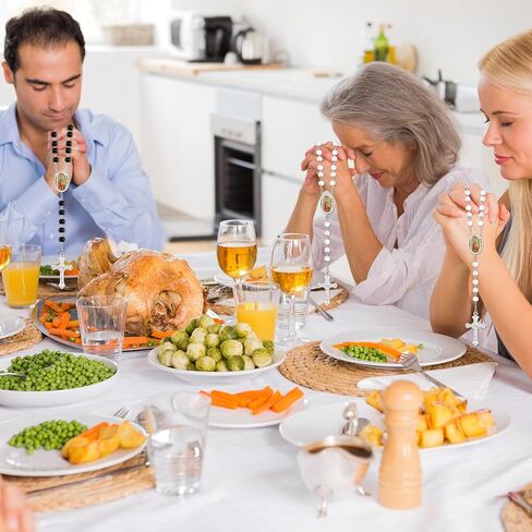 18 قطعة من مسبحة الخرز الخشبي مع صليب وسيدة غوادالوبي معطرة بالمناولة الاولى مع اكياس اورجانزا هدايا المعمودية هدية كاثوليكية ابيض واسود للرجال والنساء والبنات والاولاد in Kuwait