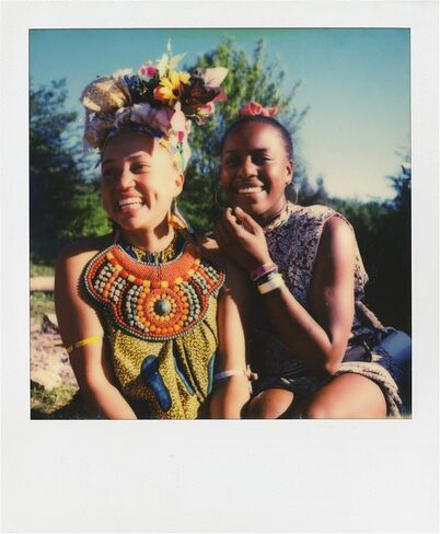 Polaroids Black & White Instant Film, 16 Photos, B&W Film for i-Type Cameras, 2 Pack Bundle with a Lumintrail Lens Cleaning Cloth in Kuwait