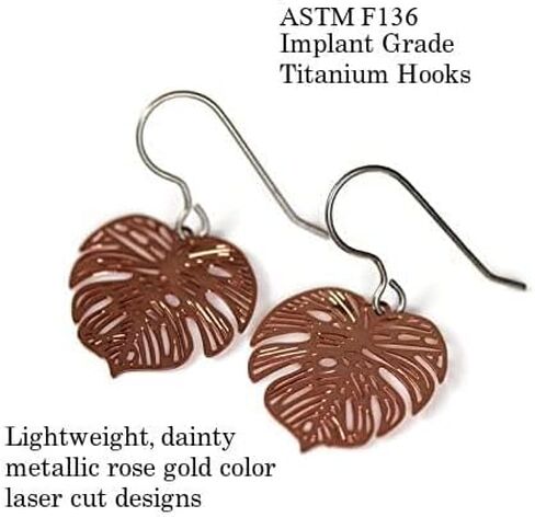 أقراط متدلية من أوراق Monstera سوداء جميلة وخفيفة الوزن معدنية على خطافات من التيتانيوم المضادة للحساسية (18 مم، أسود) in Kuwait